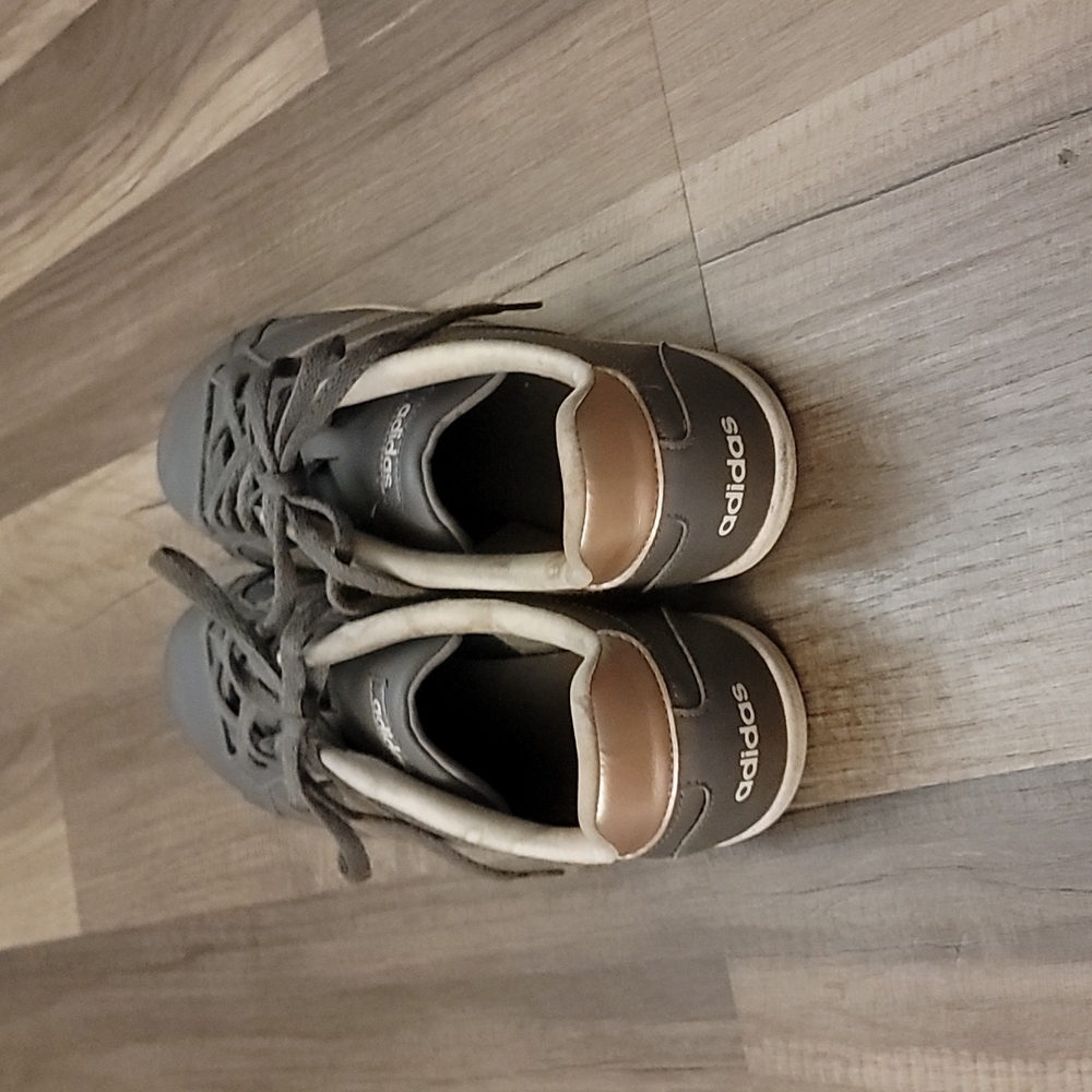 Shoes - Picture 2 of 4